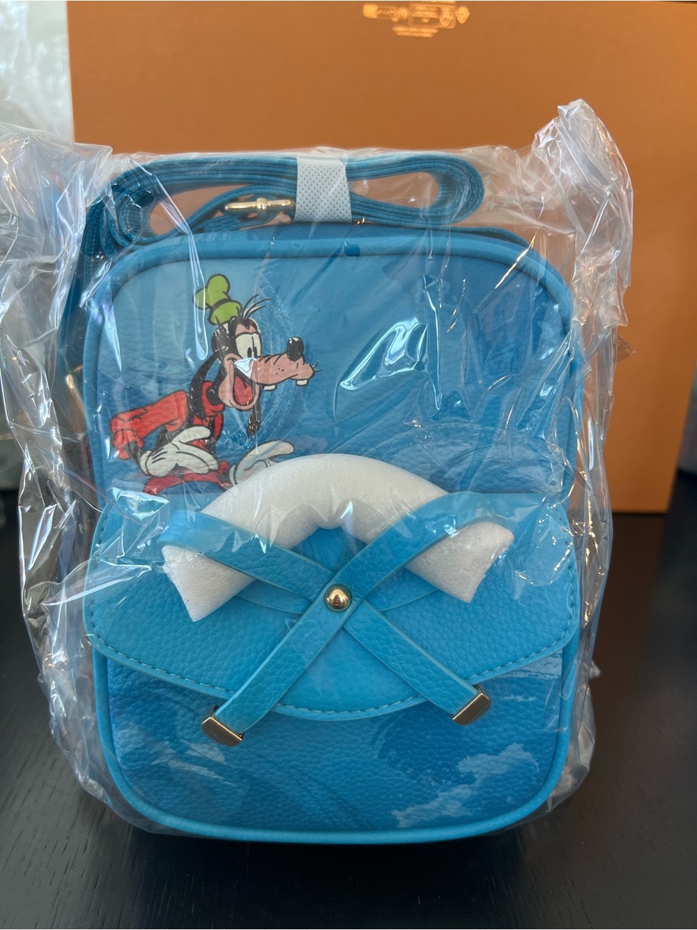 Wondapop Disney Blue Goofy Crossbody Bag